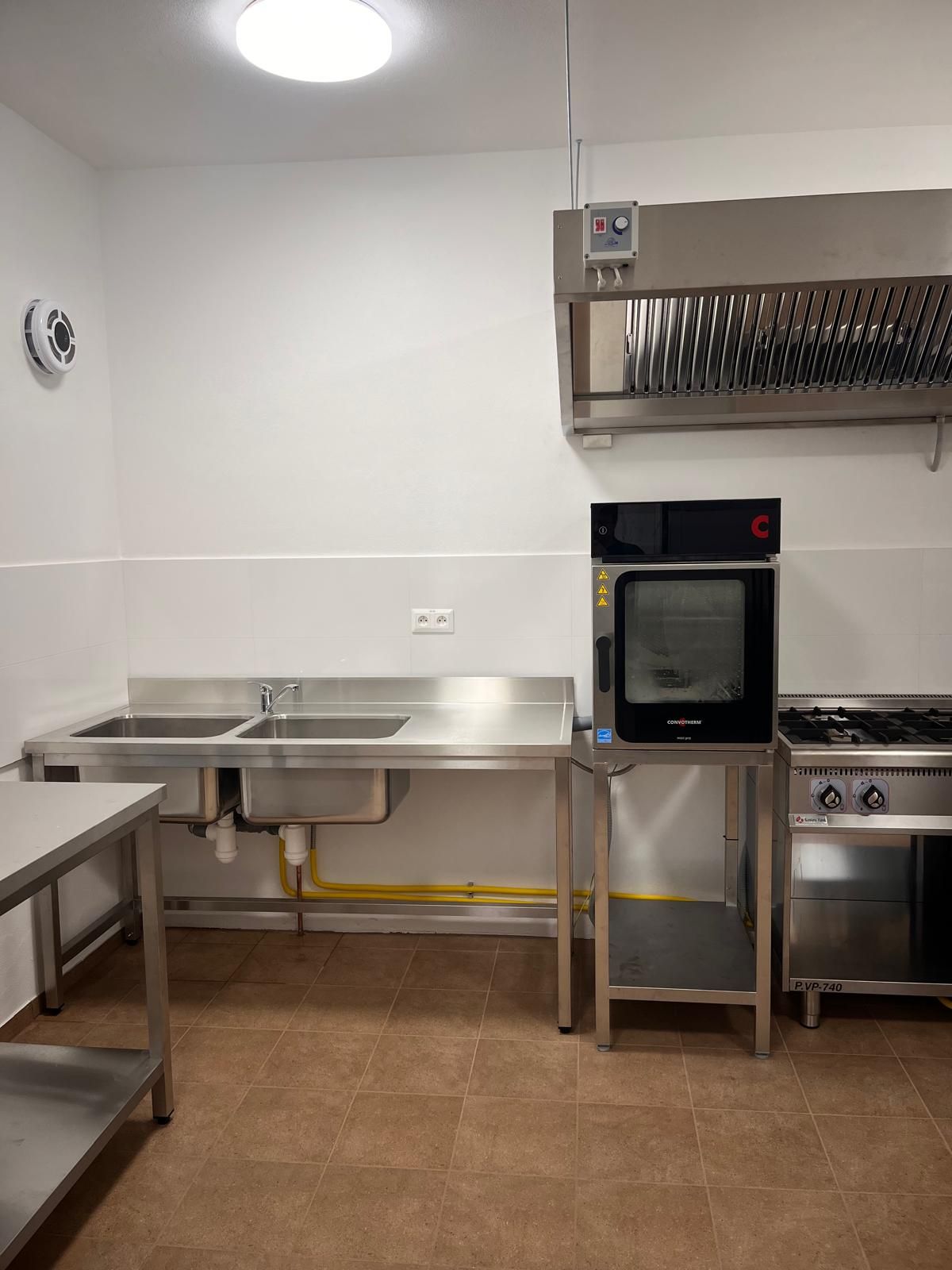 Návrh a montáž kuchyne v kultúrnom dome - realizácia v Obec Koalčno